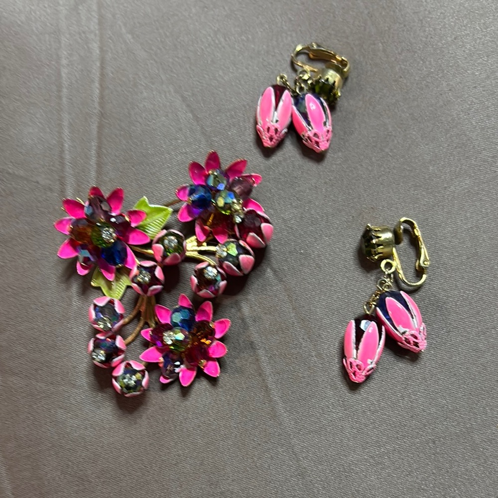 Floral Pink and Gold Brooch Set